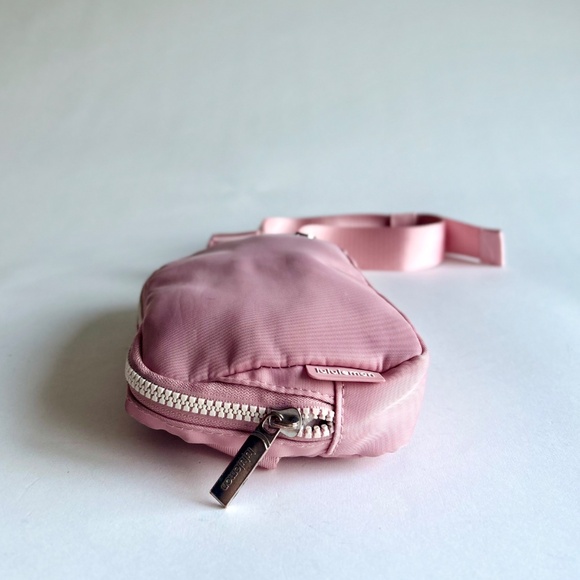 Lululemon Pink Nylon belt bag - Picture 4 of 15